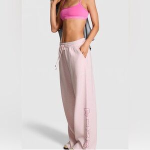 VS PINK CAMPUS FLEECE WIDE-LEG SPLIT-HEM SWEATPANTS